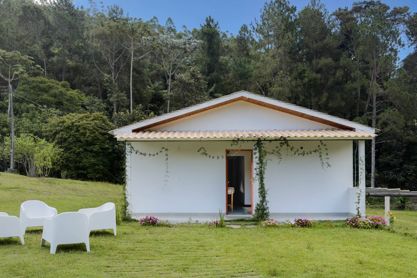 Sítio Rhein|Dorf em Marechal Floriano ES · colagem de imagens do refúgio nas montanhas capixabas